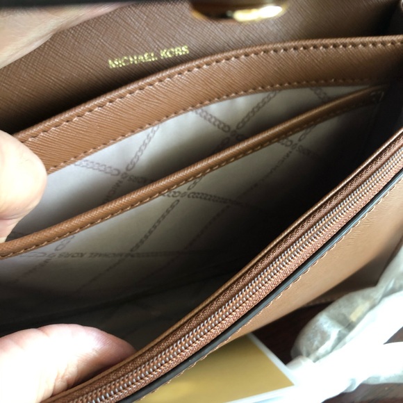 MICHAEL Michael Kors Daniela Crossbody - Picture 9 of 14